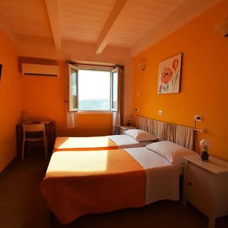 Bauernhof Agriturismo Al Rifugio Divino Belvedere Ostrense